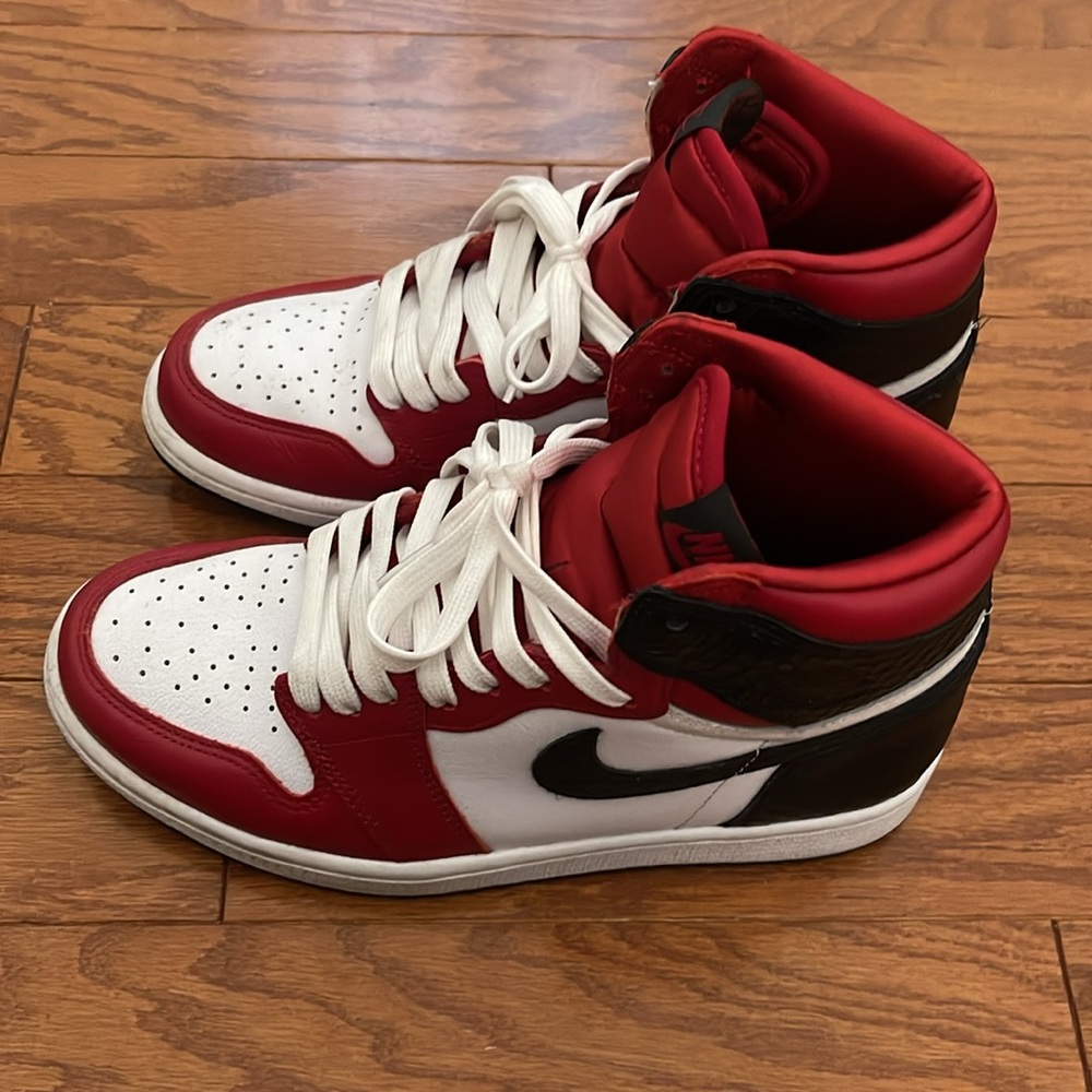 WMNS Air Jordan 1 Retro High OG “Satin Red Snake” - Picture 4 of 5